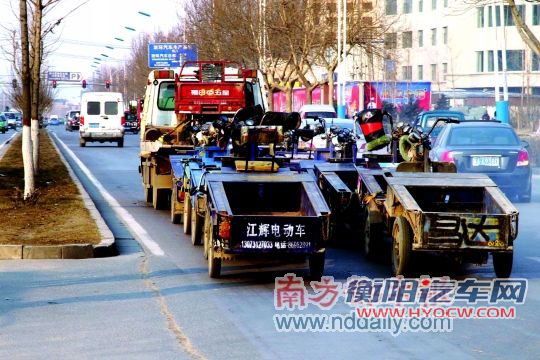 石家庄出现“一拖十”最牛清楚障碍车