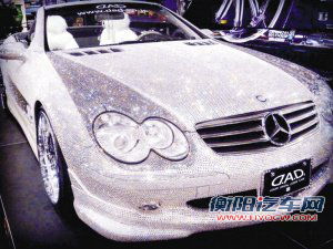 汽车遭遇艺术:钻石奔驰和景泰蓝凯迪拉克