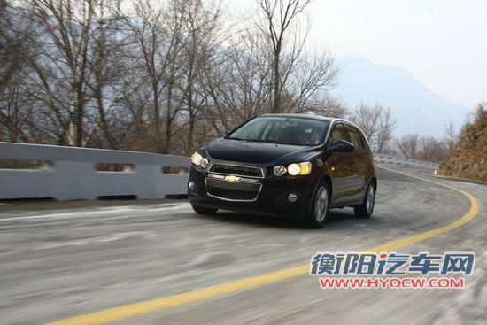 “越级”变形 从ROSIE代言与变形金刚3看爱唯欧