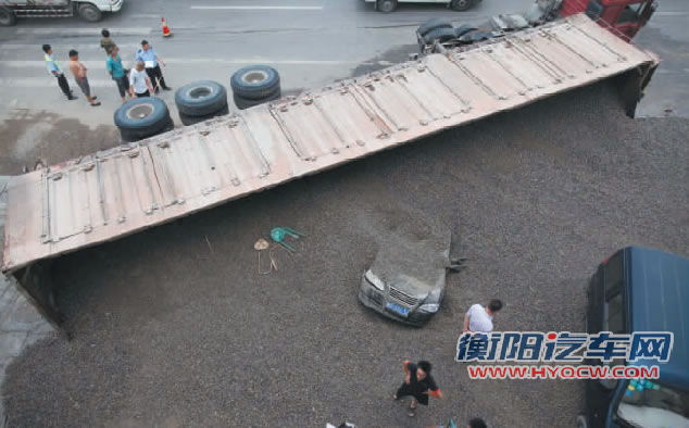 “被埋瞬间她推开儿子”