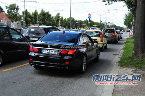 改款宝马7系混动谍照 内饰曝光/V8配混动