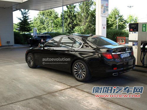 改款宝马7系混动谍照 内饰曝光/V8配混动