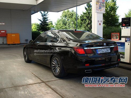 改款宝马7系混动谍照 内饰曝光/V8配混动