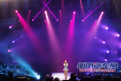 新晶锐&#8226;张靓颖2011演唱会上海站激情开唱