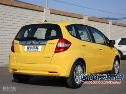 经济实惠又节油? 适合80后的首款车型推荐! 经济实惠又节油? 适合80后的首款车型推荐!