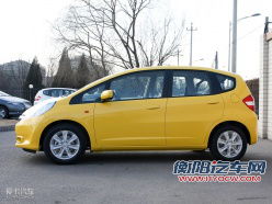 经济实惠又节油? 适合80后的首款车型推荐! 经济实惠又节油? 适合80后的首款车型推荐!