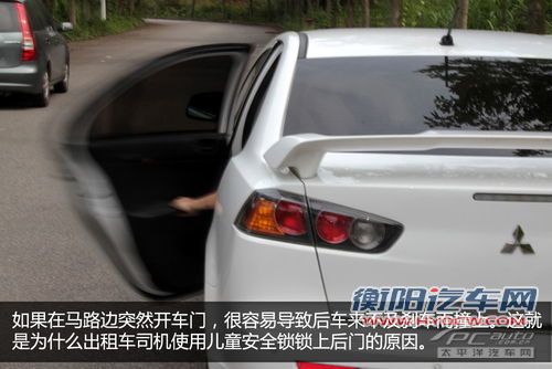 勿让孩童坠车 锁上儿童安全锁很重要