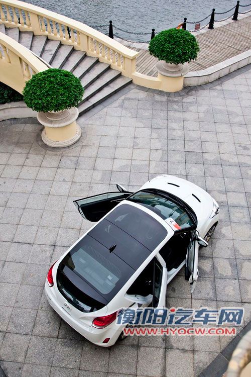 让生活充满自由和诱惑 试驾飞思Veloster 让生活充满自由和诱惑 试驾飞思Veloster