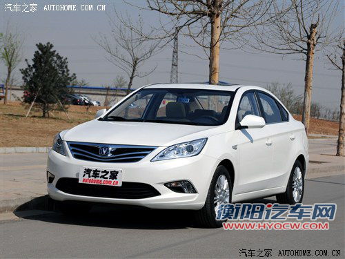 自主新势力的较量 长安逸动对比长城C50