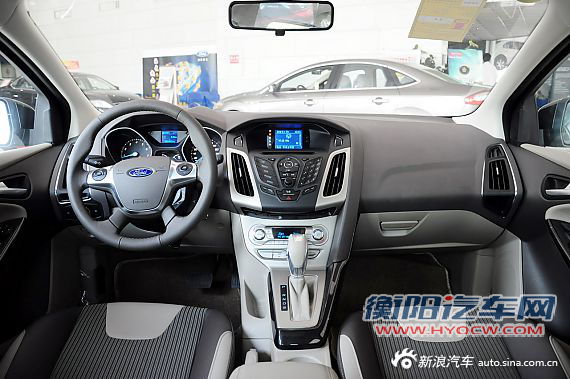 2012款新福克斯三厢实拍