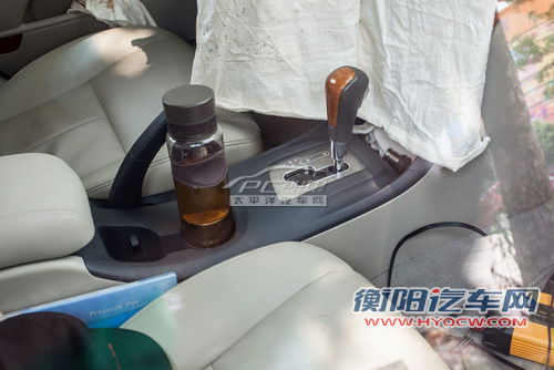 车内未被复盖的地方变化也不明显,变速箱没有换