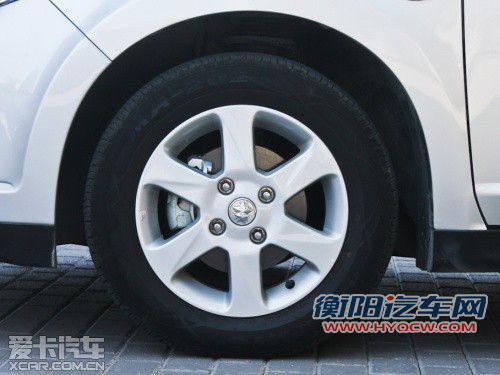 自主两厢标杆之争 启辰R50对比奇瑞A3