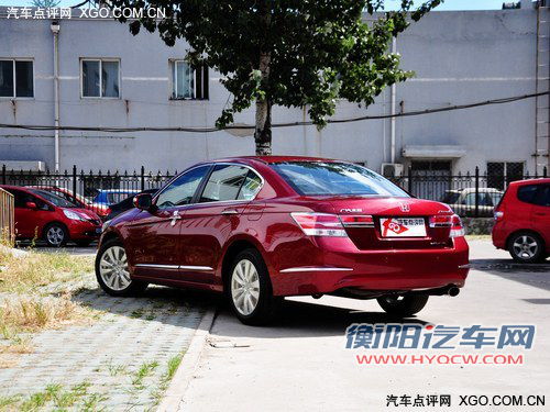 运动化倾向增强 2013款雅阁新车实拍