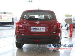 东风日产 逍客 2.0 CVT 车辆正后方尾部视角