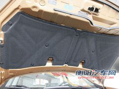 东风日产 逍客 2.0 CVT 发动机罩特写