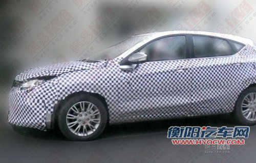 1.5T+6AT/或明年上市 长安逸动两厢谍照