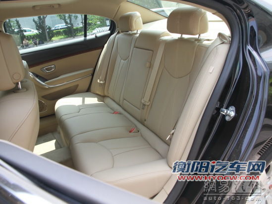 荣威950 2012款 2.4AT豪华行政版