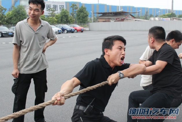 团结才有力量 华源奥迪首届员工拔河大赛