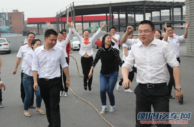 团结才有力量 华源奥迪首届员工拔河大赛