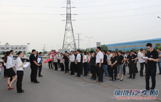 团结才有力量 华源奥迪首届员工拔河大赛