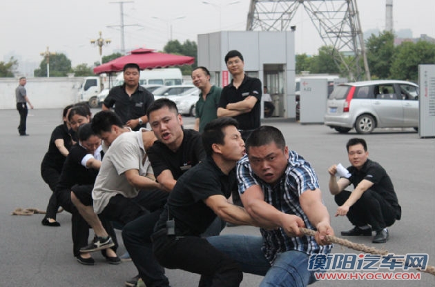团结才有力量 华源奥迪首届员工拔河大赛